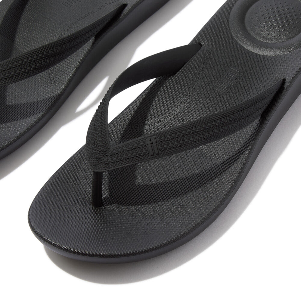 iQUSHION MENS TEXTURED-STRAP FLIP-FLOPS