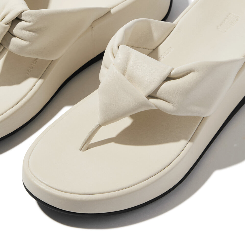 F-MODE KNOT SOFT-LEATHER FLATFORM TOE-POST SANDALS