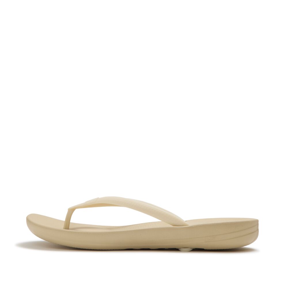 FITFLOP X PANTONE IQUSHION SOLID FLIP-FLOPS