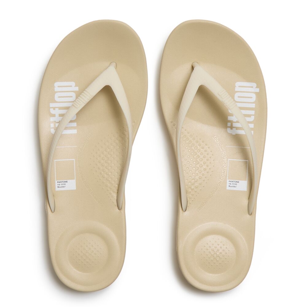 FITFLOP X PANTONE IQUSHION SOLID FLIP-FLOPS