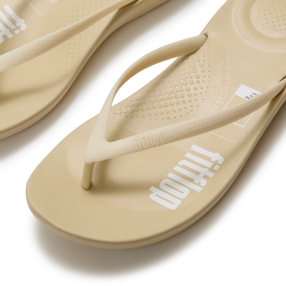 FITFLOP X PANTONE IQUSHION SOLID FLIP-FLOPS