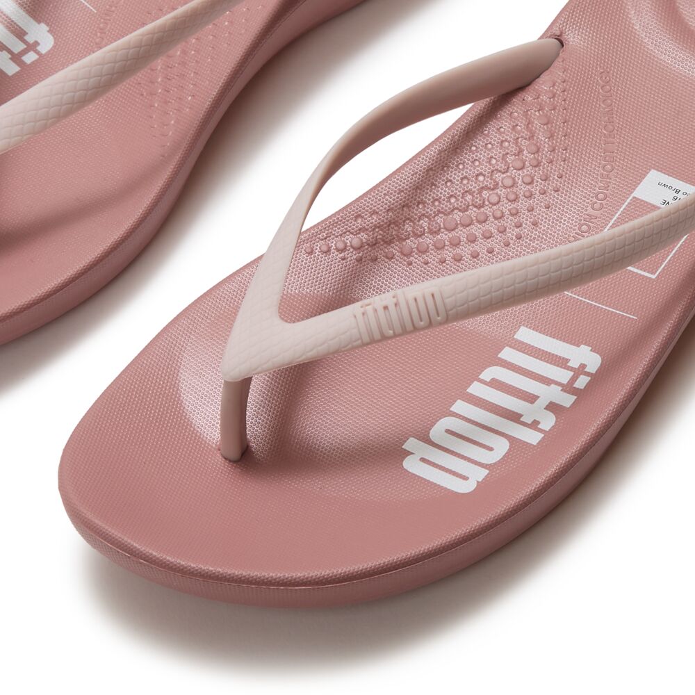 FITFLOP X PANTONE IQUSHION SOLID FLIP-FLOPS