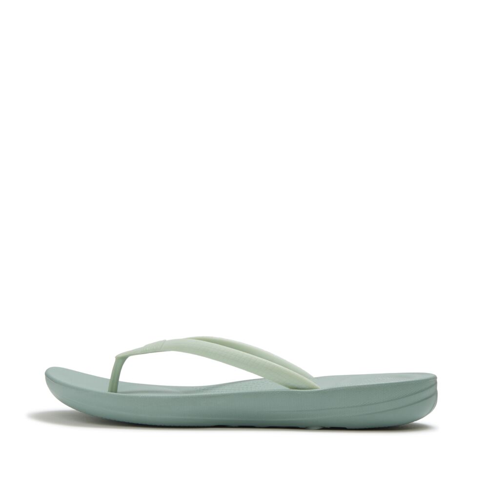 FITFLOP X PANTONE IQUSHION SOLID FLIP-FLOPS