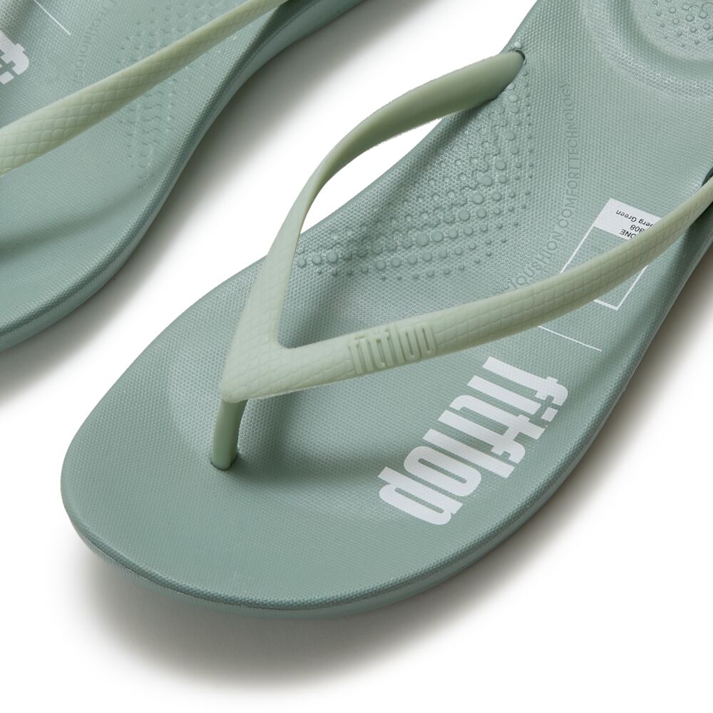 FITFLOP X PANTONE IQUSHION SOLID FLIP-FLOPS