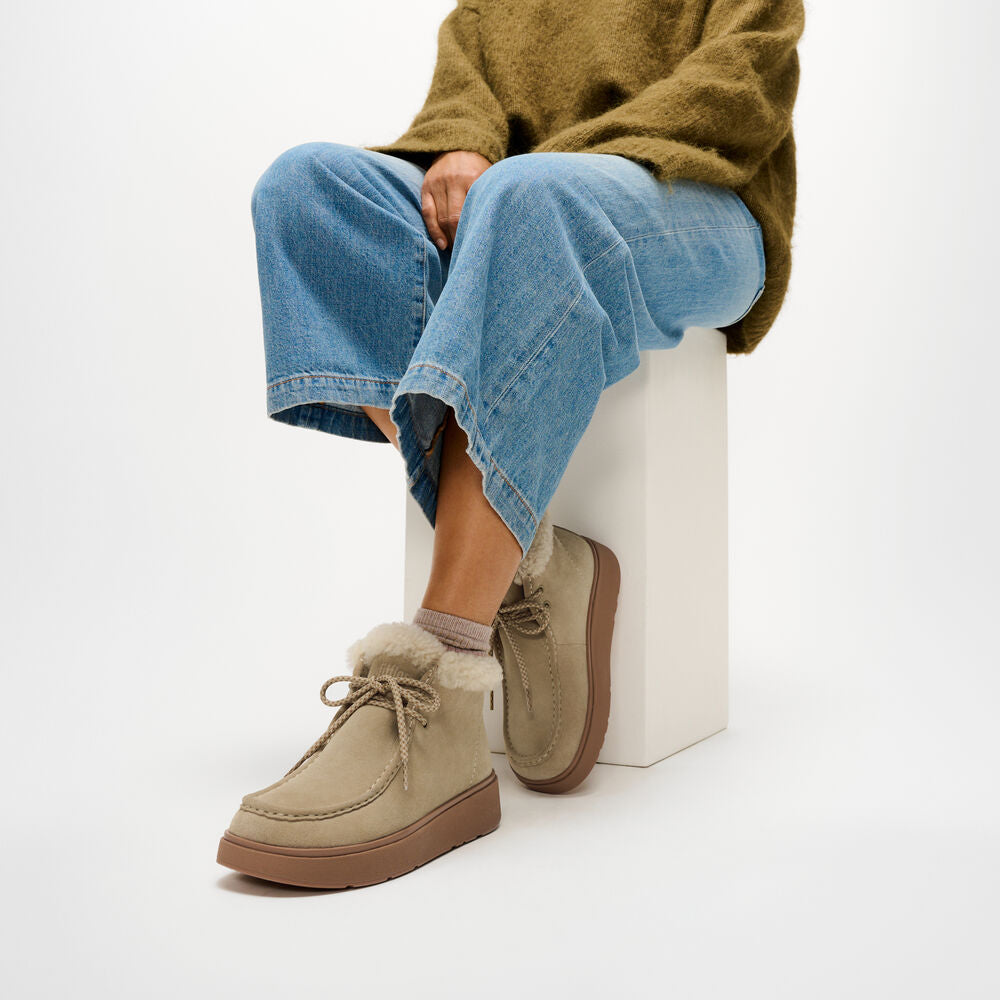 GEN-FF SUEDE SHEARLING LACE UP BOOTS