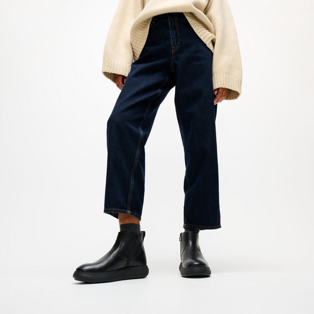 iQ-COMFF LEATHER ZIP ANKLE BOOTS