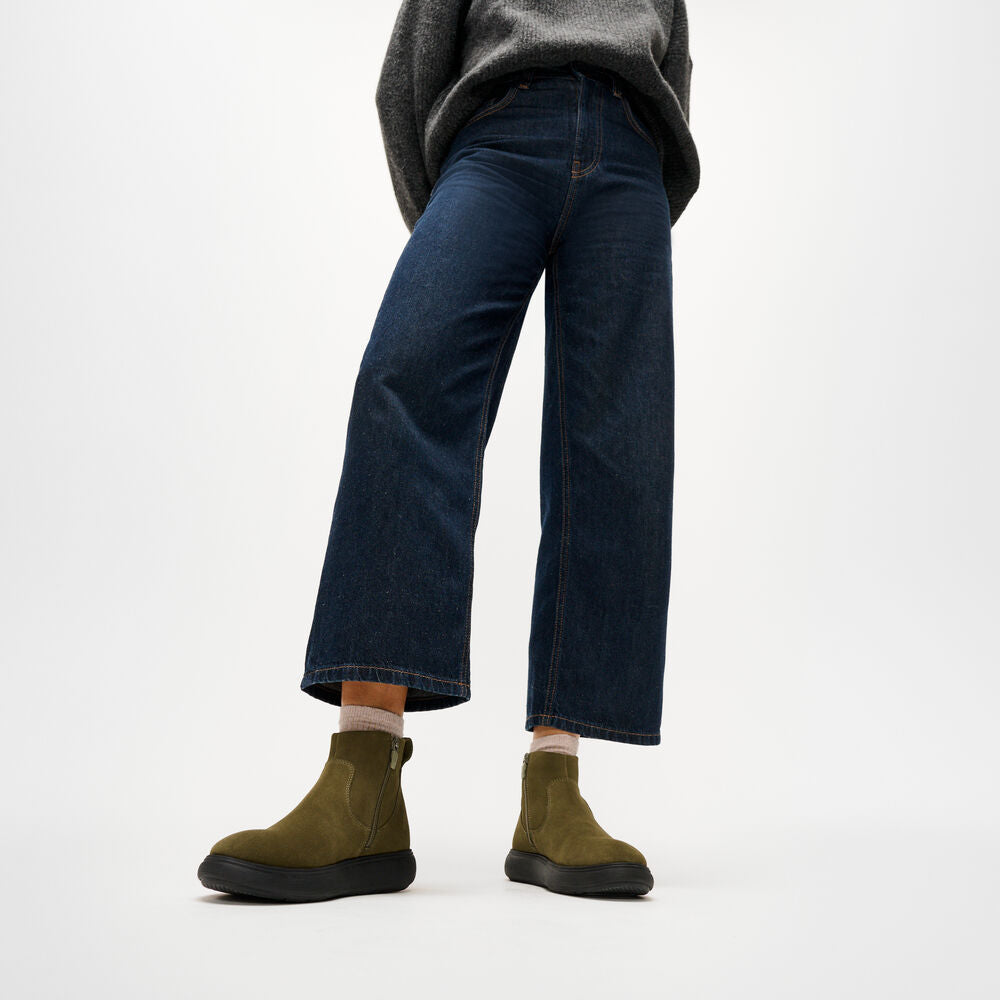 iQ-COMFF SUEDE ZIP ANKLE BOOTS