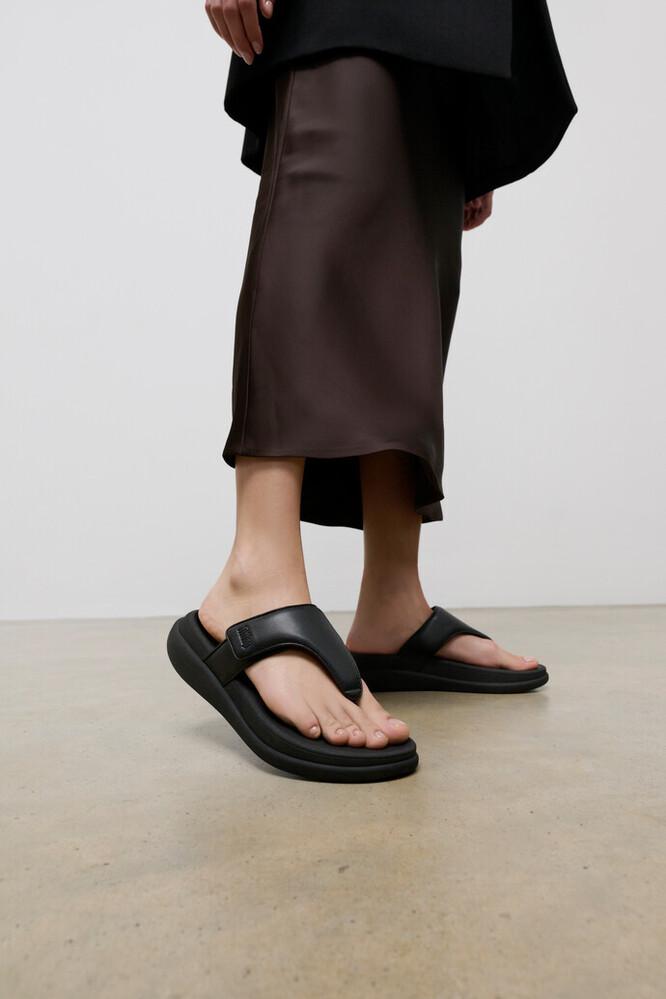 F-MODE GO ADJUSTABLE FLATFORM TOE-POST SANDALS