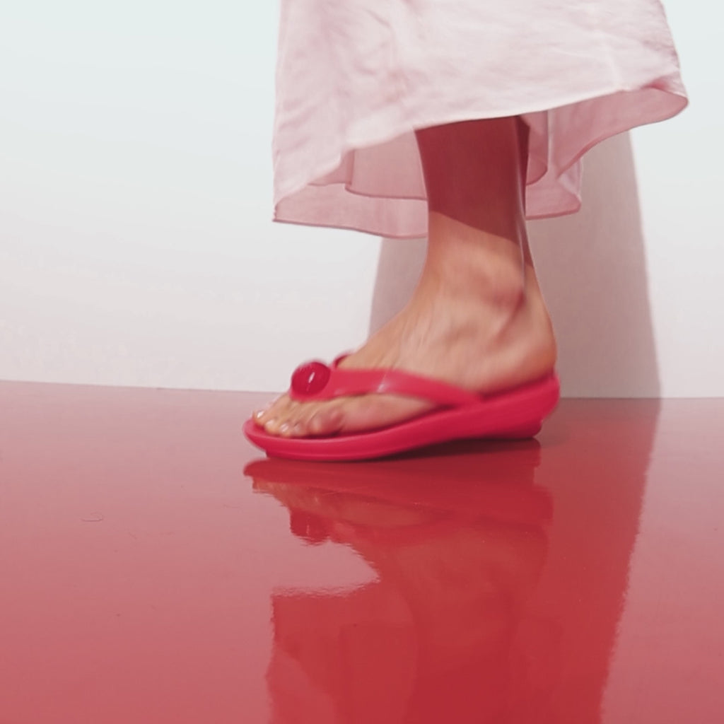 FITFLOP X KEITH HARING IQUSHION BUTTON FLIP-FLOPS